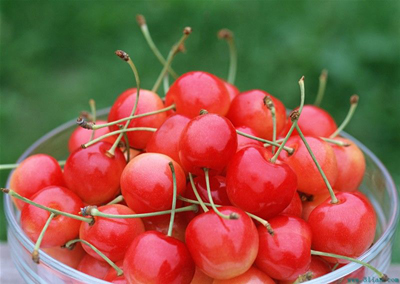 ӣ